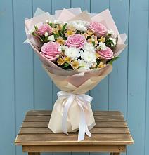 Букет цветов из:  Гвоздики, Орхидеи и Розы в Червлённой-Узловой