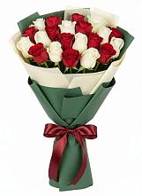 Букет Микс из красных и белых роз в Червлённой-Узловой