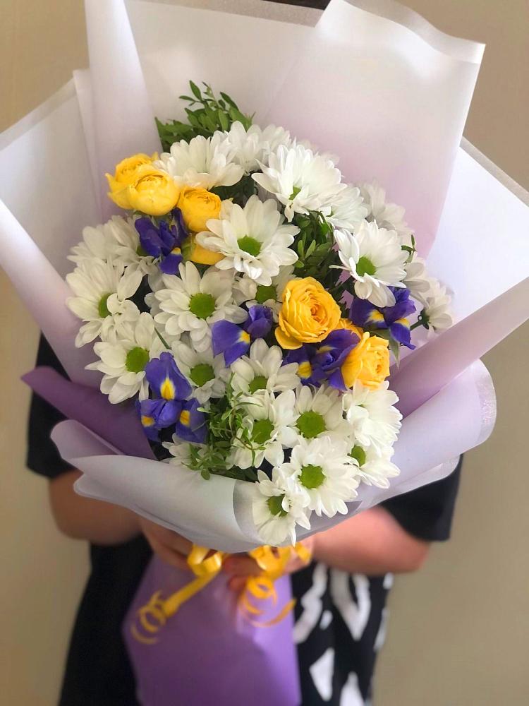 Букет цветов из: Ирисы, Хризантемы и Розы в Червлённой-Узловой