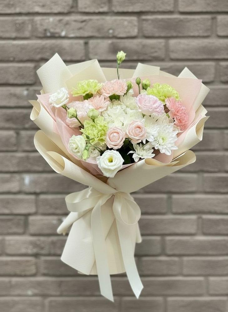 Букет цветов из: Гвоздики, Розы, Лизиантусы и Хризантемы в Червлённой-Узловой