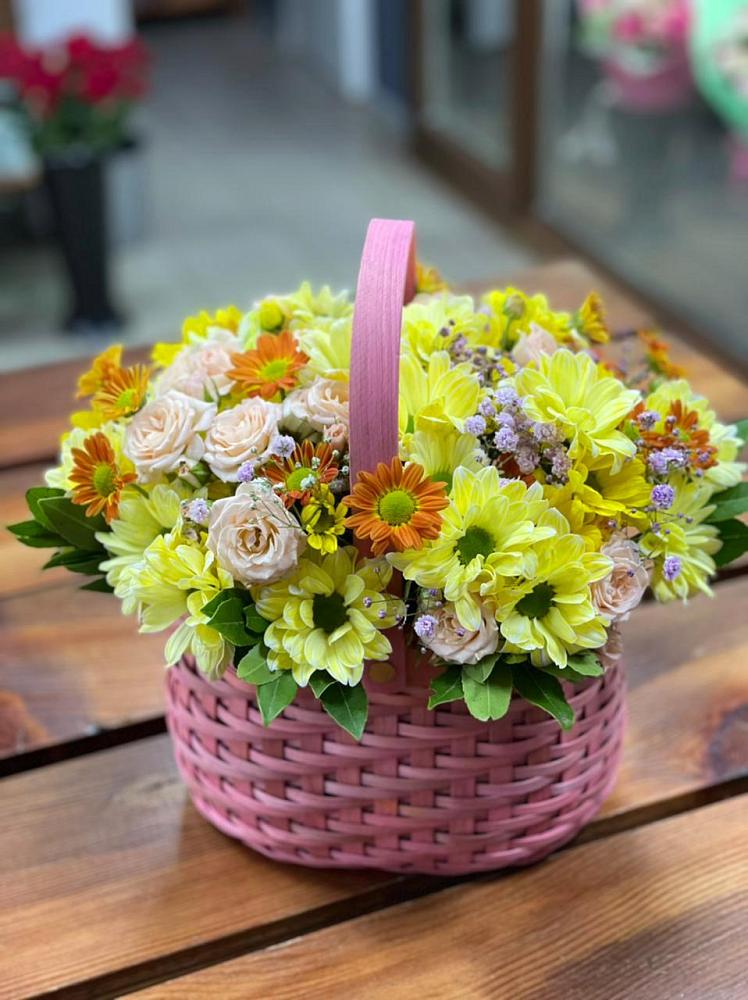Цветочная композиция из Хризантемы и Розы в корзине в Червлённой-Узловой