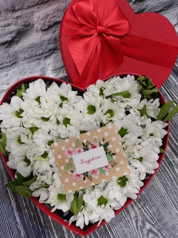 Цветочная композиция из Хризантемы в виде сердца в Червлённой-Узловой